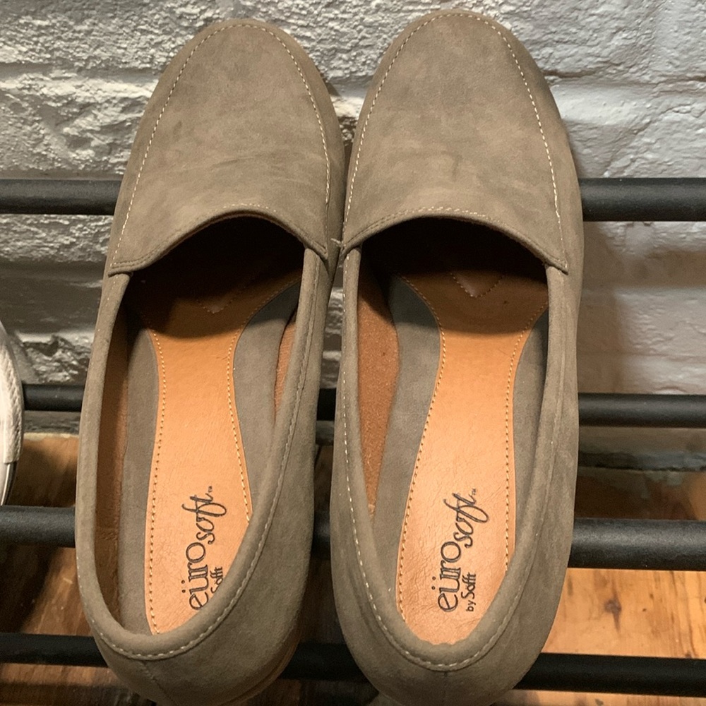 Work shoes with small heel